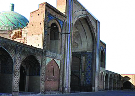 چین و چروک‌ها بر پیشانی مسجد جامع