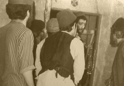 دیروز: از صحنه تئاتر تا جاده‌های ترانزیت