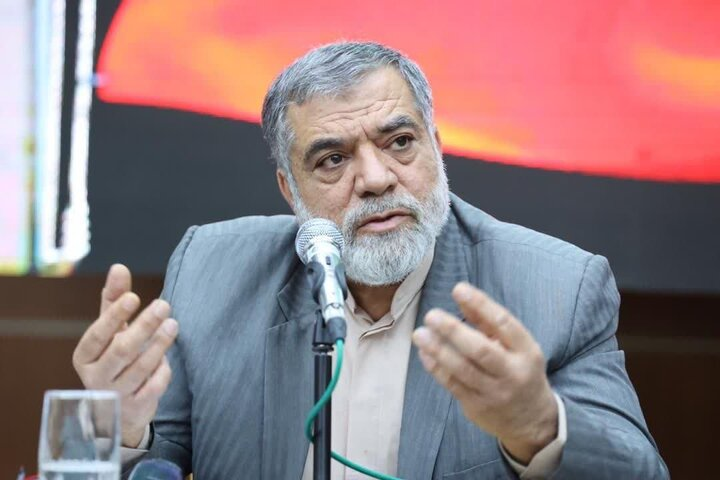عامل گرانی، خیانت و توطئه است